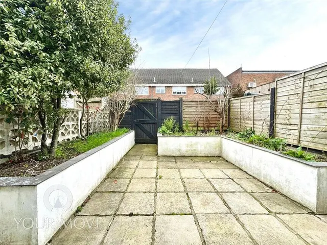Photo 2 — Waid Close, Dartford, Kent, DA1
