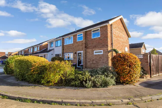 Struan Avenue, Stanford Le Hope SS17 8DG, photo 1