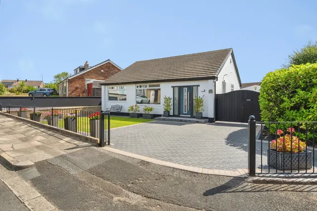 Singleton Grove, Westhoughton, BL5, photo 2