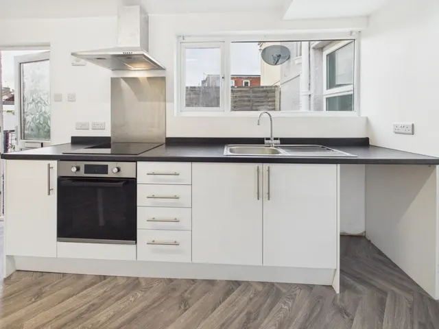 Fore Street, Torpoint, PL11, photo 3