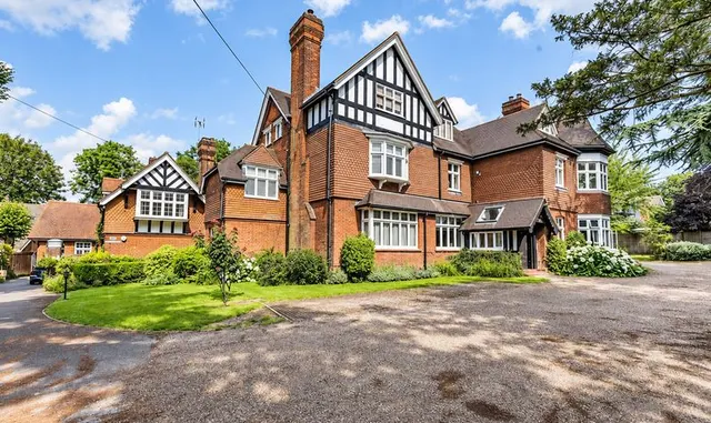 College Road, The Firs, KT17, photo 2