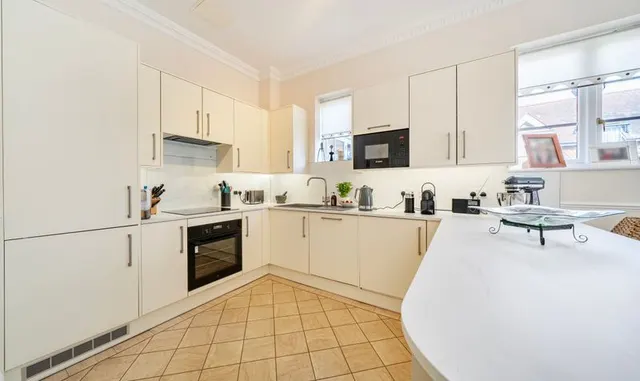 College Road, The Firs, KT17, photo 3