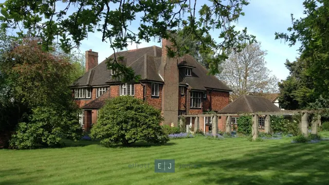 Bordersmead, Traps Hill, Loughton, photo 1