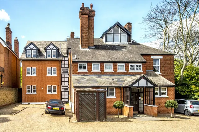 Kew Road, TW9, photo 1