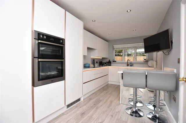 May Avenue, Churwell, LS27, photo 2