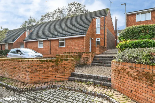 Penketh Court, Runcorn, WA7, photo 1