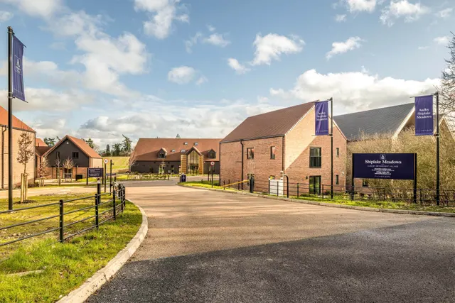Photo 2 — Meadow Chase, Henley-On-Thames, RG9