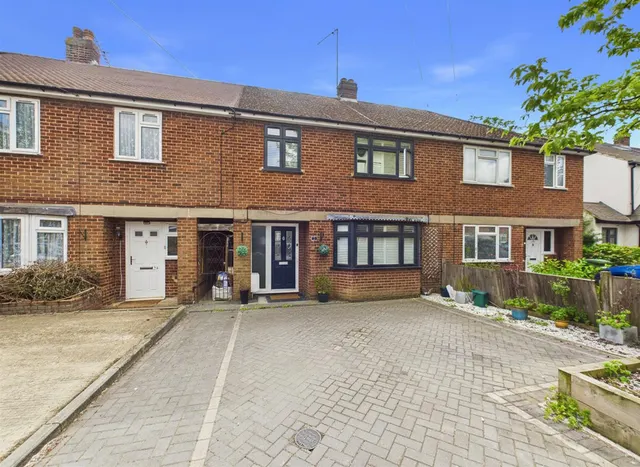 Walnut Way, Ruislip, HA4 6TD, photo 1