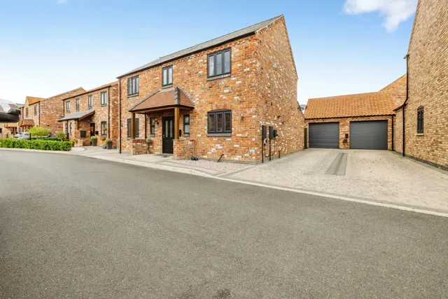 4 bedroom house, Poppyfield Close, Skellingthorpe, LN6