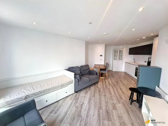 Photo 2 — 11 Silvercroft Street, Manchester, Lancashire, M15 4ZT