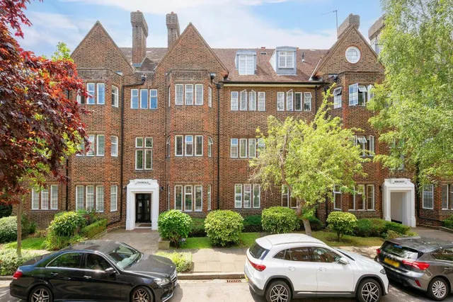 Tudor Close, London, NW3, photo 1