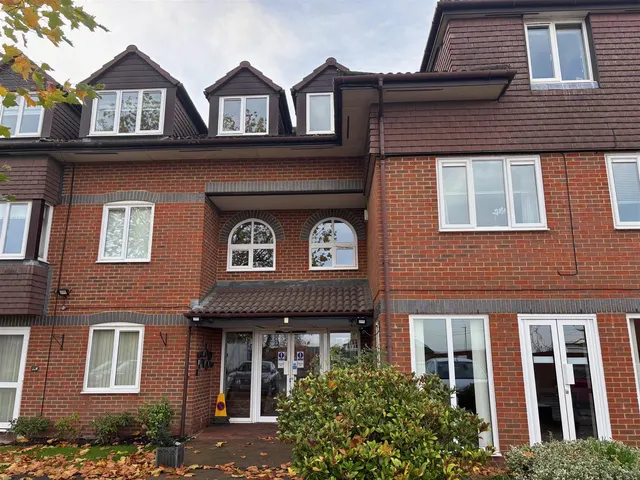 Richfield Road, Bushey, photo 1