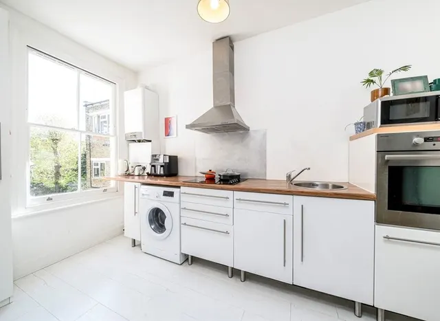 Photo 3 — Oakhurst Grove, East Dulwich, SE22