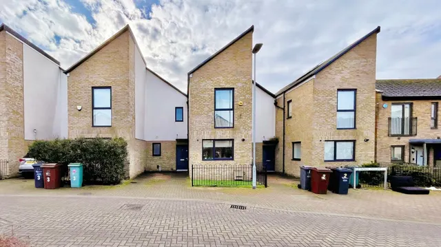 Patrick Crescent, Dagenham, RM8, photo 1
