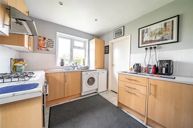 Stonegate Road, Leeds, LS17, photo 2