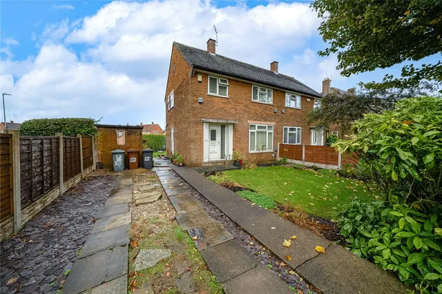 Stonegate Road, Leeds, LS17, photo 1