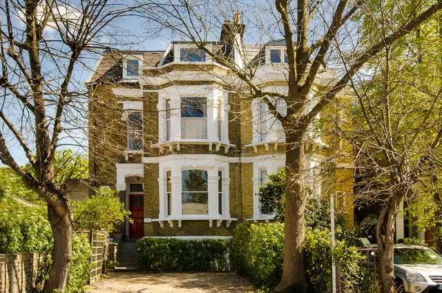 105b West Hill Road, London, photo 1