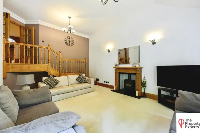 Hermitage Road, Kenley, Surrey, CR8, photo 1