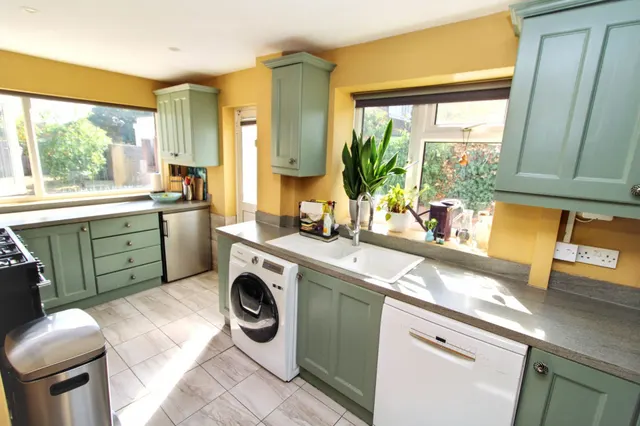 Amersham Road, Hazlemere, HP15, photo 3