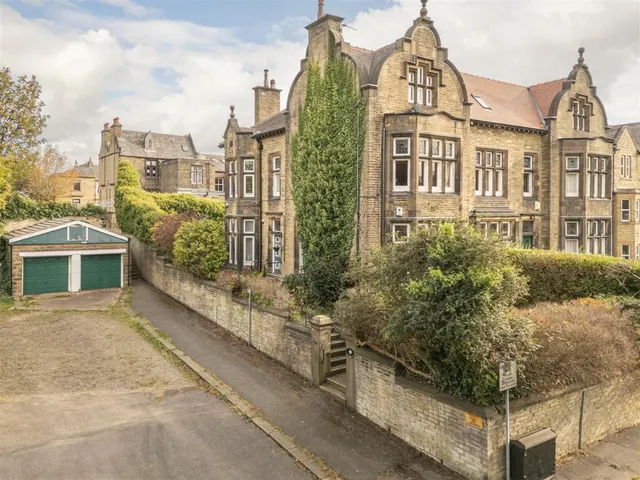 Park Drive, Huddersfield, HD1, photo 1