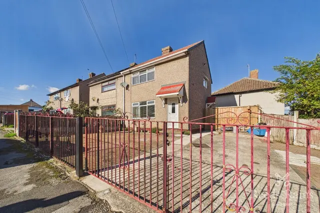 Zamor Crescent, Thurcroft, S66, photo 1