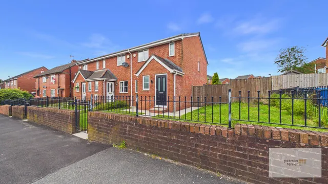 Holme Avenue, Bury, BL8 1HN, photo 1