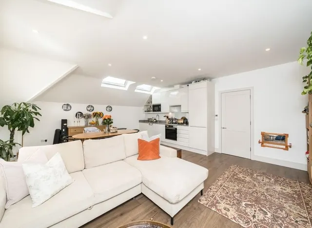Photo 2 — Lingfield Avenue, Kingston Upon Thames, KT1