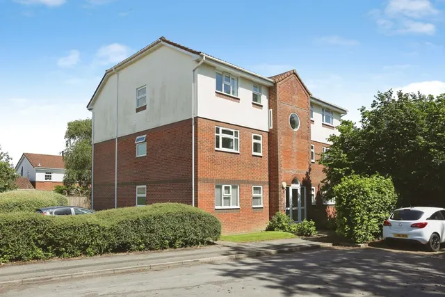 Dandelion Close, Gosport, PO13, photo 1