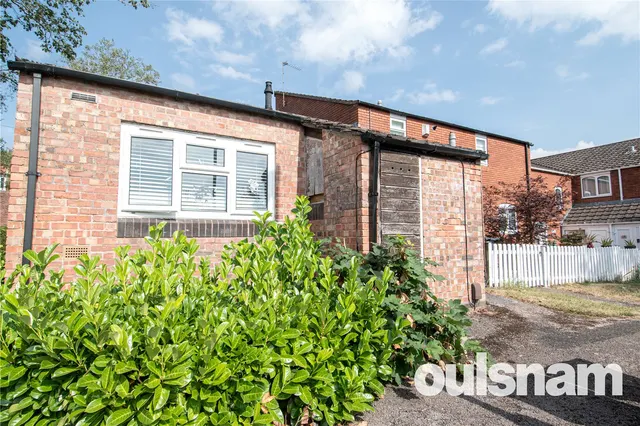Photo 2 — Regina Close, Rubery, Rednal, Birmingham, B45 0LT