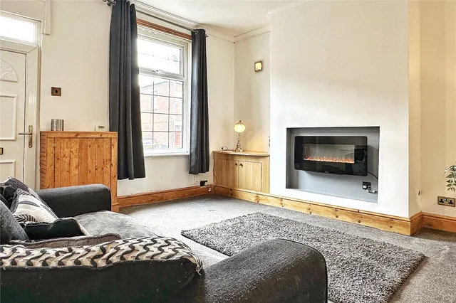 Queen Street, Ashton-under-Lyne, OL6, photo 3