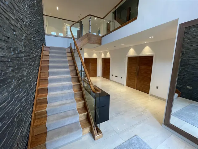 Bow Green Road, Bowdon, WA14, photo 2