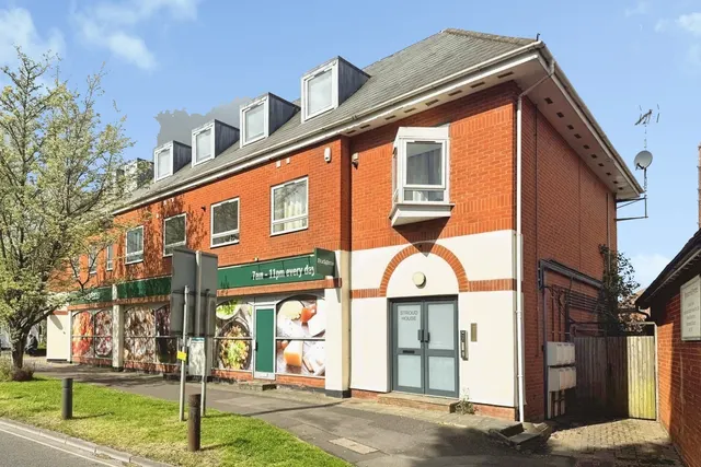 London Road, Hook, Hampshire, RG27 9DY, photo 1