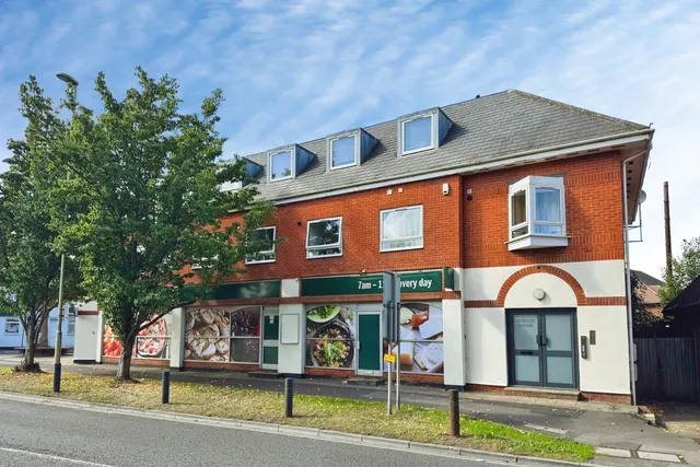 London Road, Hook, Hampshire, RG27 9DY, photo 1