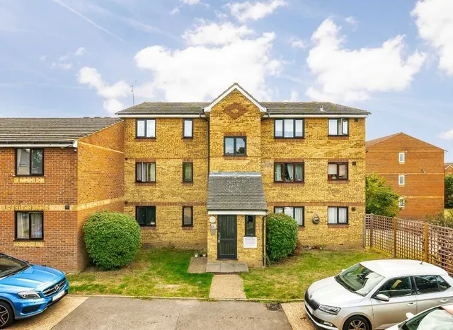 Redford Close, Feltham, TW13, photo 1
