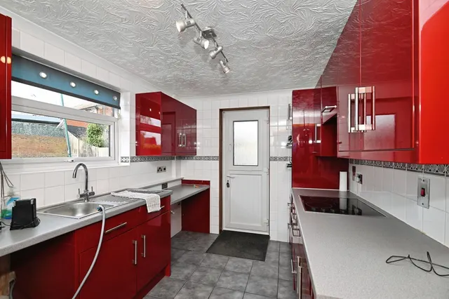 Larkfield Avenue, Sittingbourne, ME10, photo 2