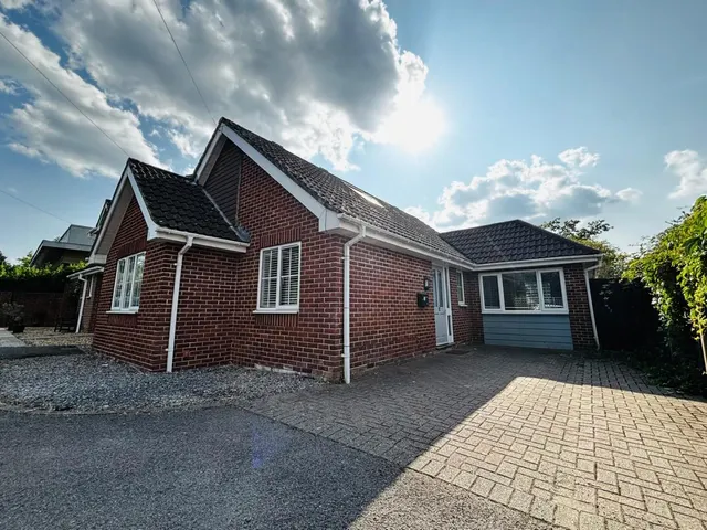 Barbe Baker Avenue, West End, Southampton, Hampshire, SO30 3RJ, photo 1