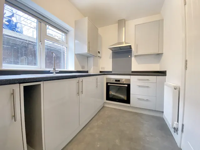 Photo 3 — Flat 4, 42 Barbourne Road, Worcester, WR1 1HU