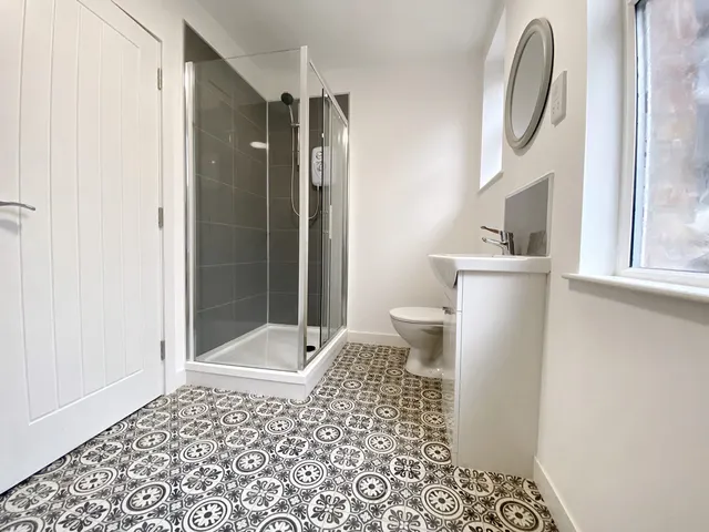 Photo 2 — Flat 4, 42 Barbourne Road, Worcester, WR1 1HU