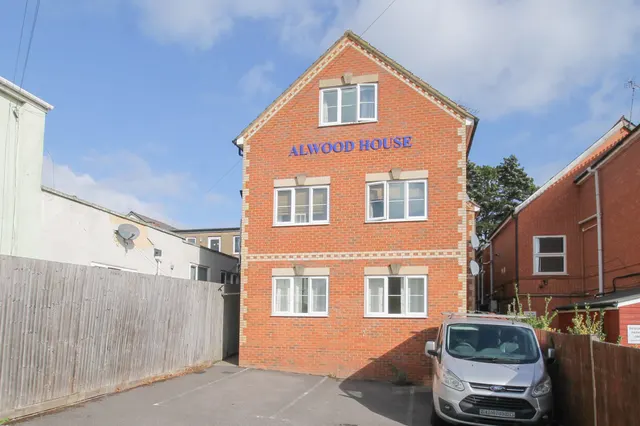 Reading Road South, Fleet, GU52, photo 1