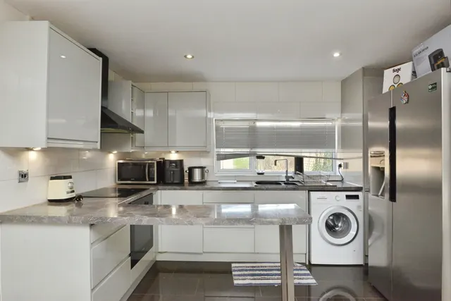 Cleavers Avenue, Conniburrow, MK14, photo 2