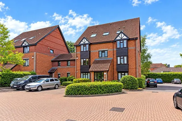 Tintagel Way, Woking, GU22, photo 1