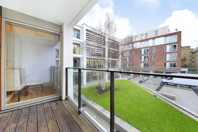 Wingate Square, Clapham, SW4, photo 1