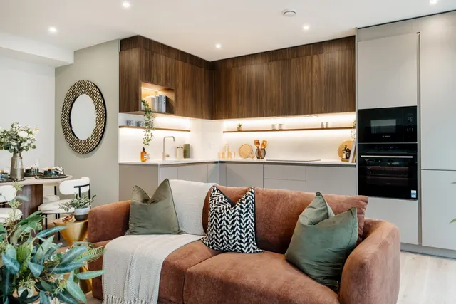 Bow Common Lane, London, E3, photo 3