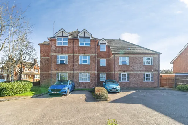 Photo 2 — Southcourt Road, Leighton Buzzard