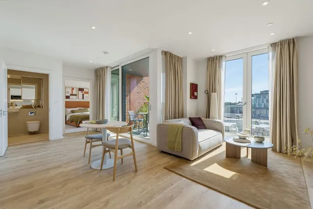 Apex Avenue, London, SW8, photo 1