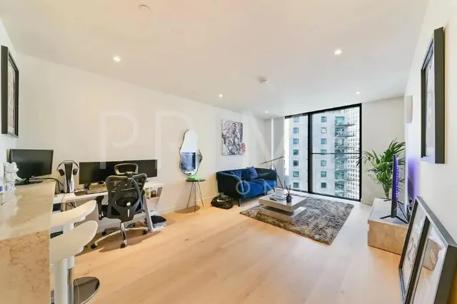 Hampton Tower, South Quay Plaza, E14, photo 1