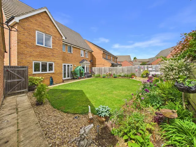 Sandy Hill Lane, Moulton, NN3, photo 2
