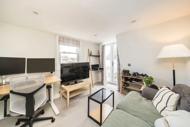 Steerforth Street, SW18, photo 2