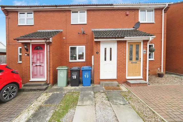 Photo 2 — Albert Avenue, New Whittington, Chesterfield, Derbyshire, S43
