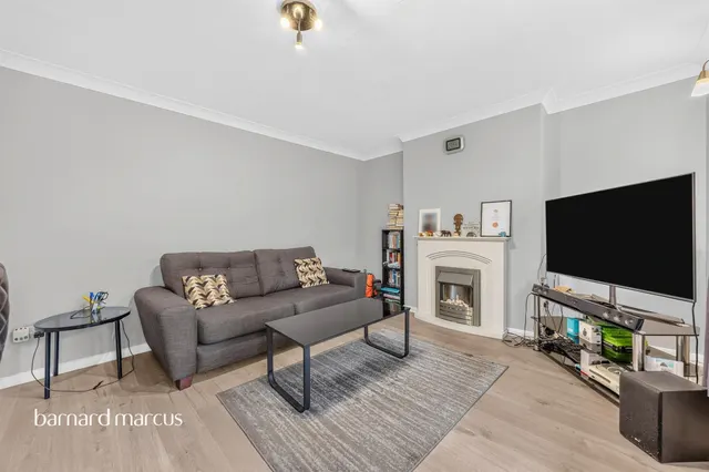 Hayes Lane, Kenley, CR8, photo 1